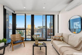 Entire 1 bedroom secure apartment w/ PARKING
